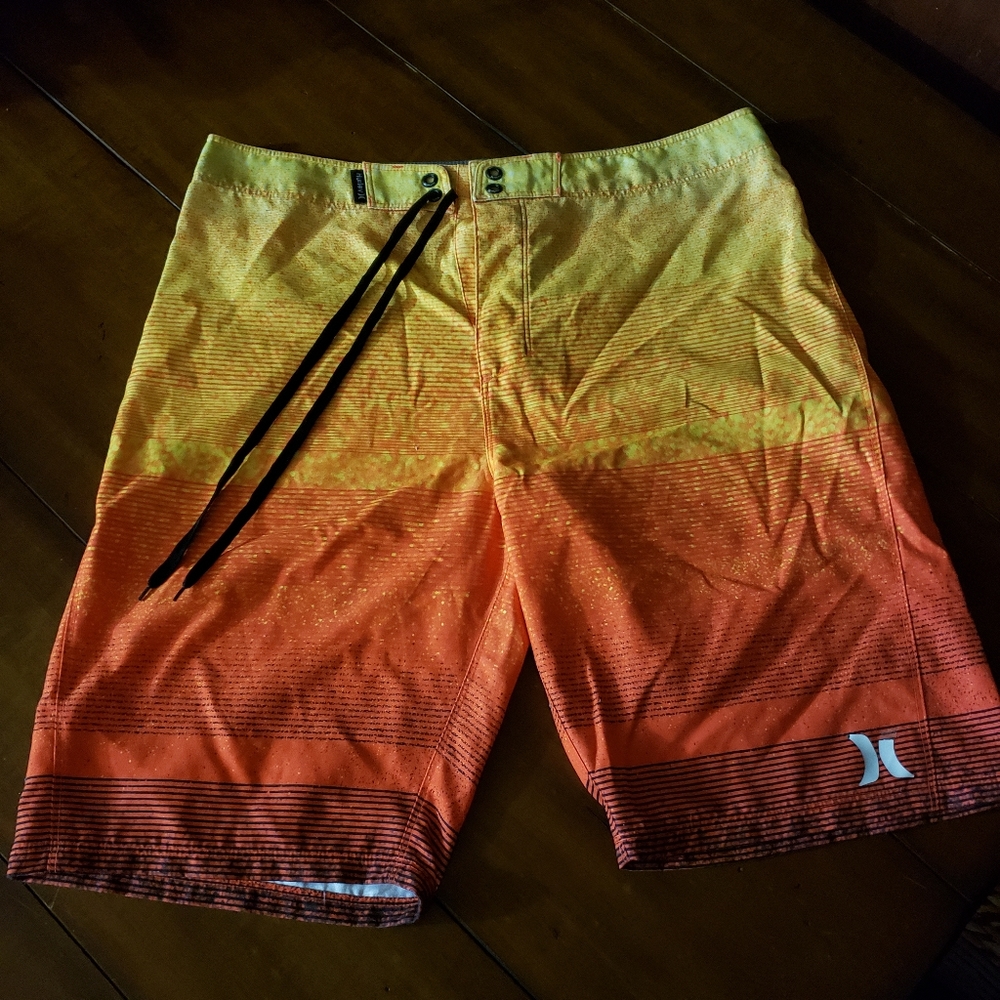 🌺HURLEY *boys boardshorts Size 20 🤙
